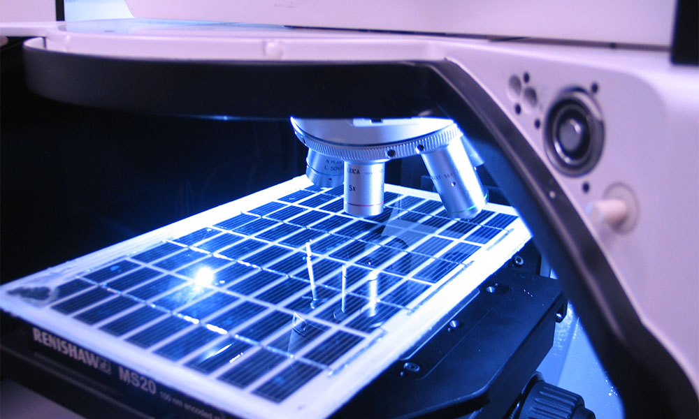 ramanski mikroskop InVia in solarni panel